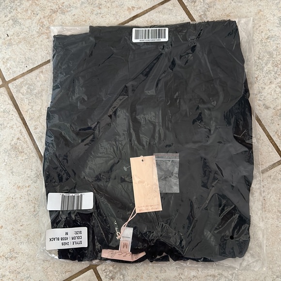 Hutch Jude Top in Black - Picture 4 of 4